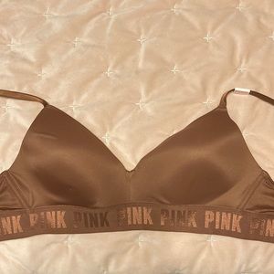 NWT**PINK 32D Wear Everywhere wireless lightly lined